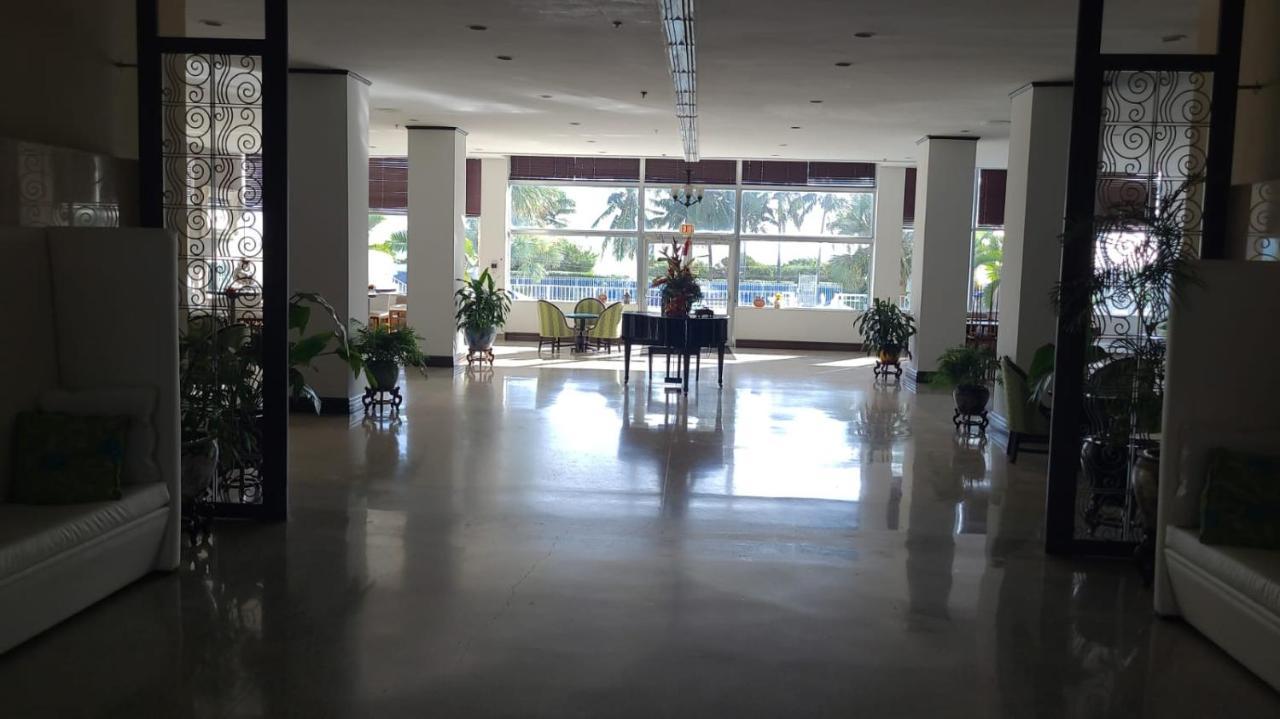 Sherry Frontenac Oceanfront Miami Beach Exterior photo
